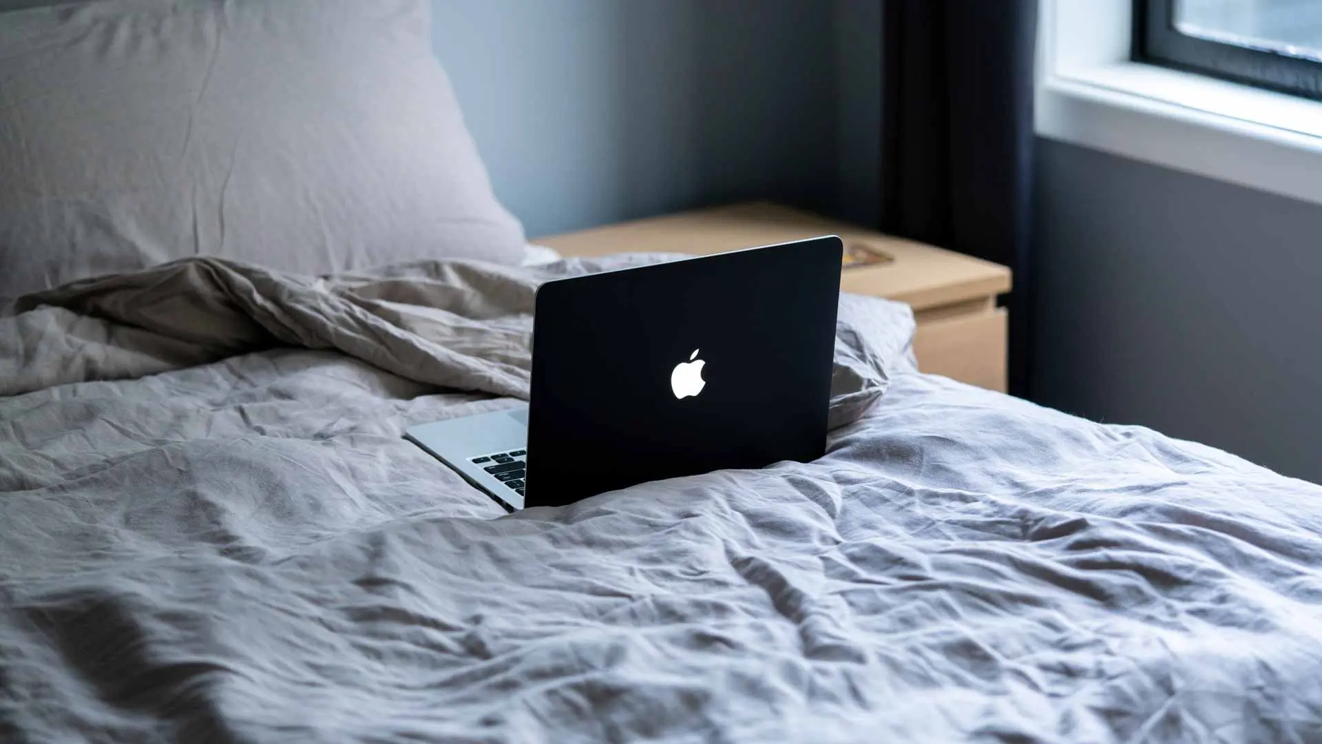Unsplash photo by Justin Morgan of a MacBook Pro sitting on a bed